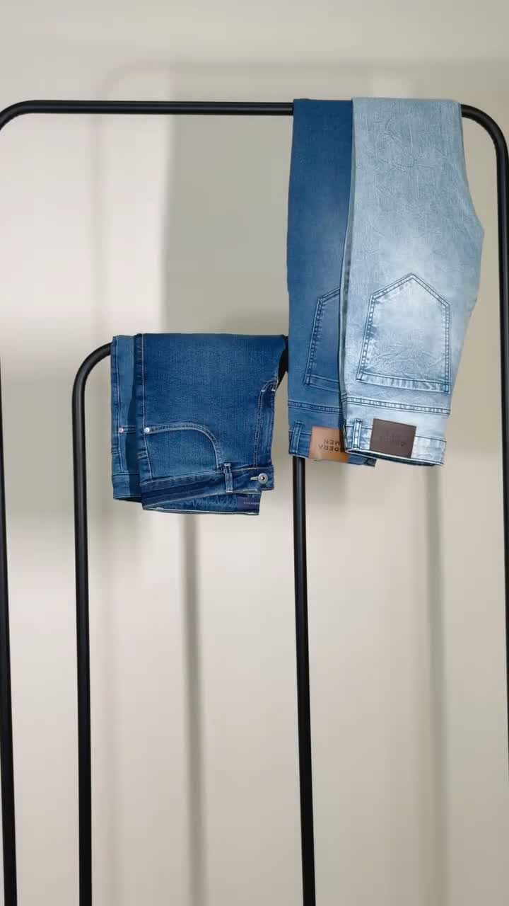Lavagens de jeans Ópera Men na arara